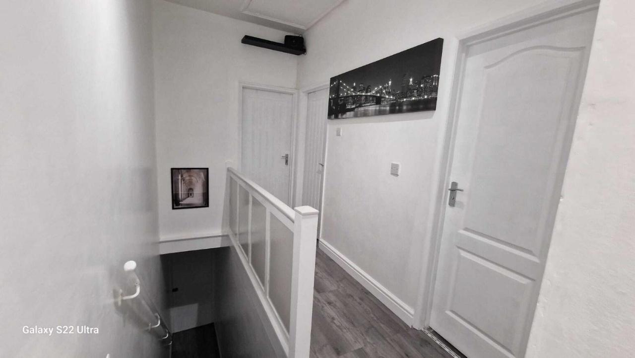 Sapphire Apartments カーディフ エクステリア 写真